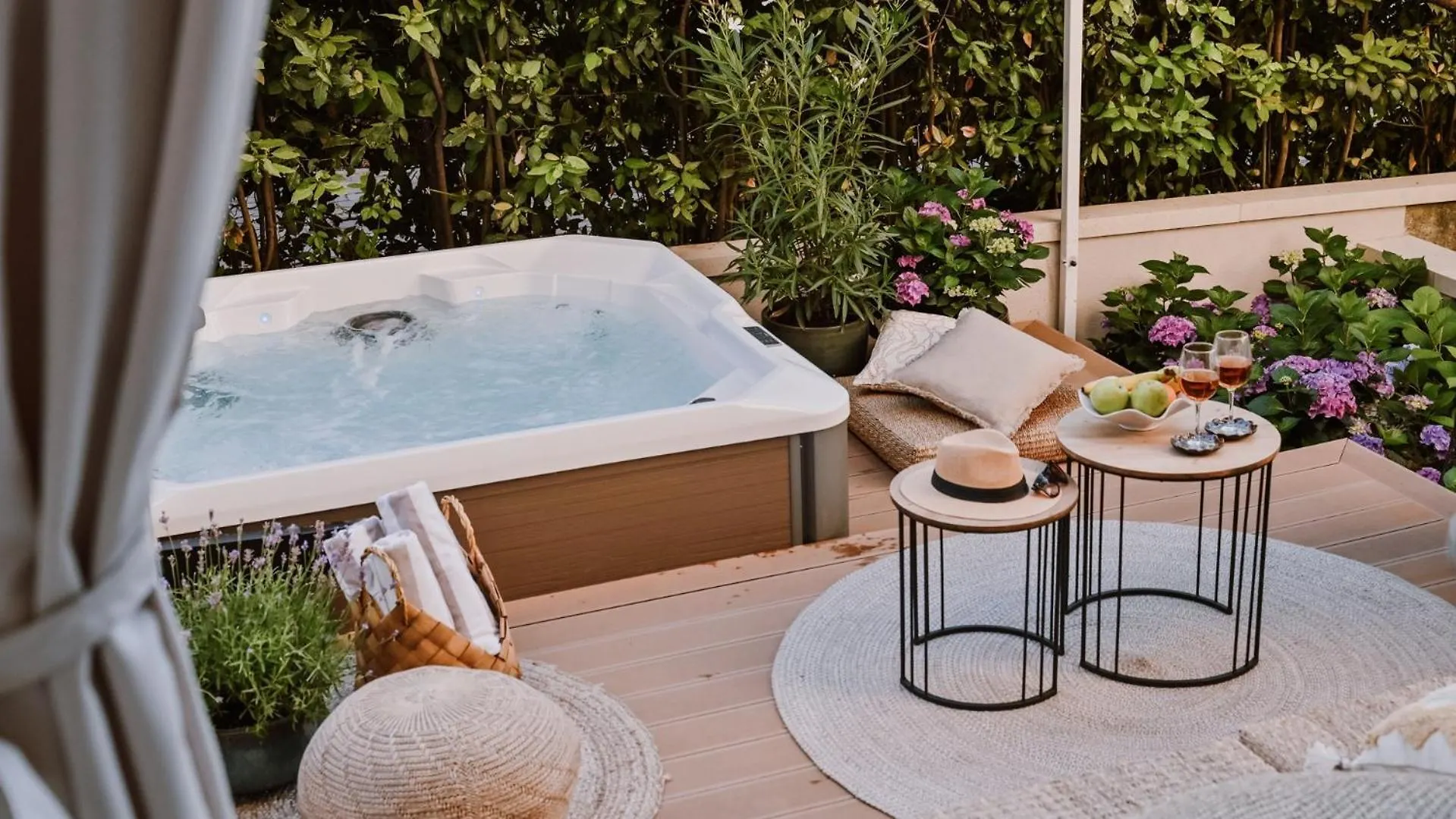 Apartment Malin Quattro With Private Jacuzzi Vantacici